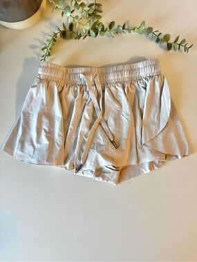 Light Liberty Pro Girls Butterfly Athletic Shorts Off White Youth Medium YM
